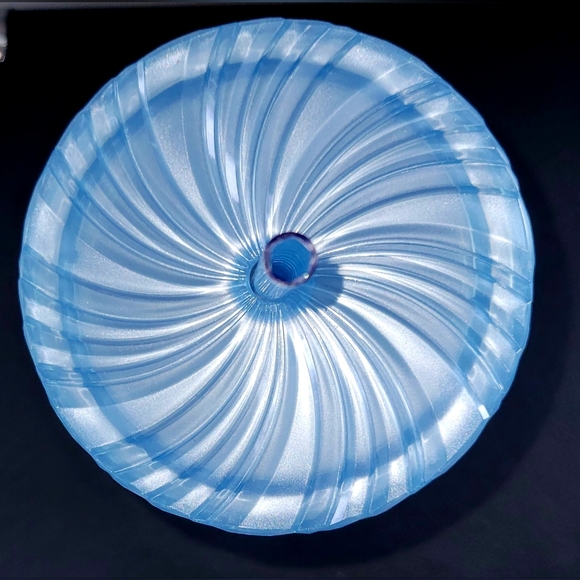 NWT Starbucks Summer 2024 Iridescent Swirl Spiral Pearl Blue Venti Tumbl… - Picture 4 of 4